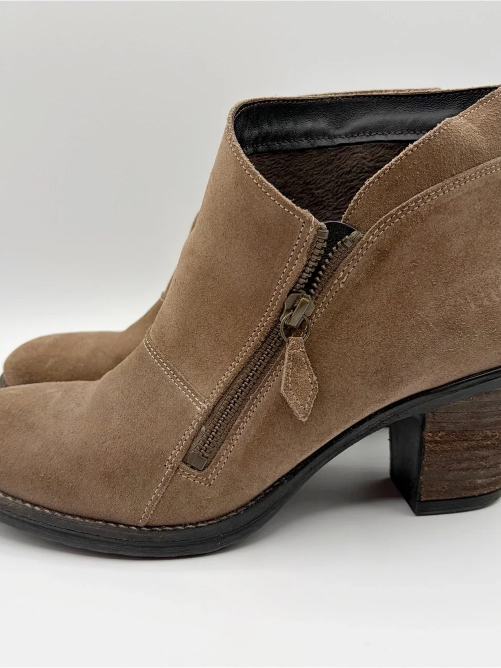 Taos Billie Brown Tan Suede Boots Ankle Booties Heel Size 39, US 8 - 8.5 Leather